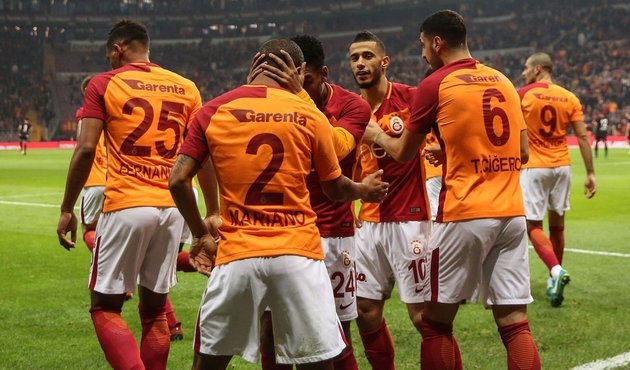 Galatasaray'ın yıldızına flaş teklif!