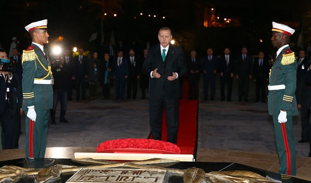 Cumhurbaşkanı Erdoğan'dan Şehitler Abidesi'ne ziyaret...