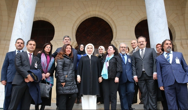 Emine Erdoğan, Keçiova Camisi'ni ziyaret etti...