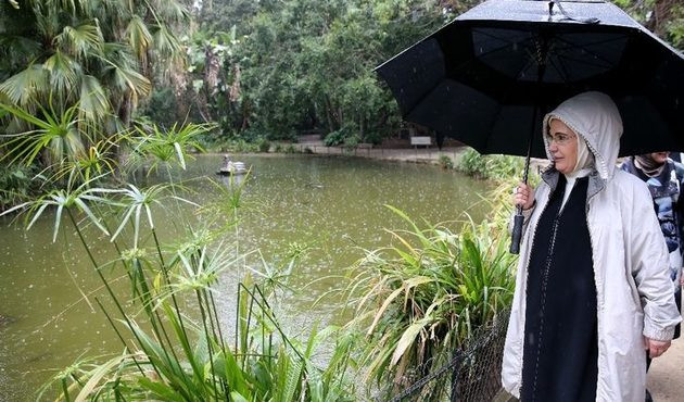 Emine Erdoğan Cezayir'in ünlü Botanik Bahçesi Jardin D’essai gezdi!
