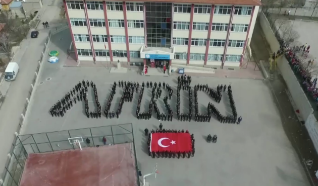 600 öğrenciden Mehmetçik'e destek klibi! / VİDEO
