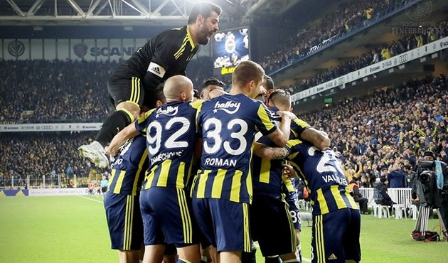 Fenerbahçe'den flaş hamle... Yıldız oyuncu kadro dışı kaldı!
