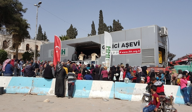 İHH'dan Afrin'de 10 bin kişilik sıcak yemek...