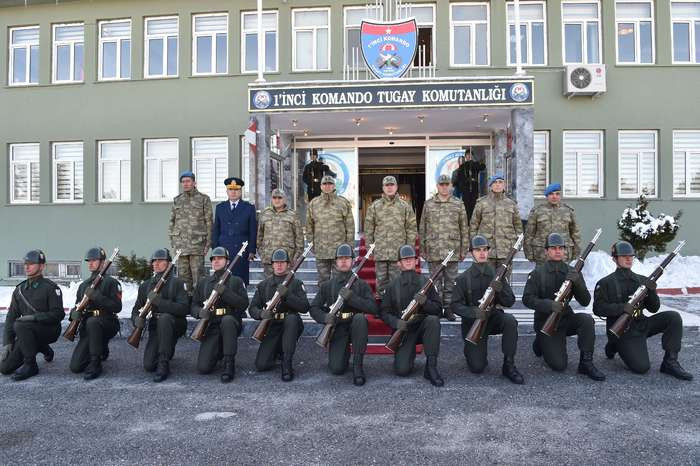 Org. Hulusi Akar Kayseri'de şehit komandoların birliğini ziyaret etti - Sayfa 1