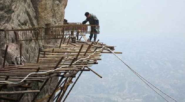 Çin'in Cennet Kapısı Dağı'nda vertigo garantili korkunç cam yol! - Sayfa 1