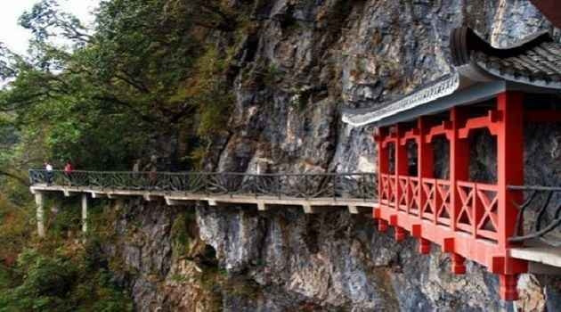 Çin'in Cennet Kapısı Dağı'nda vertigo garantili korkunç cam yol! - Sayfa 3