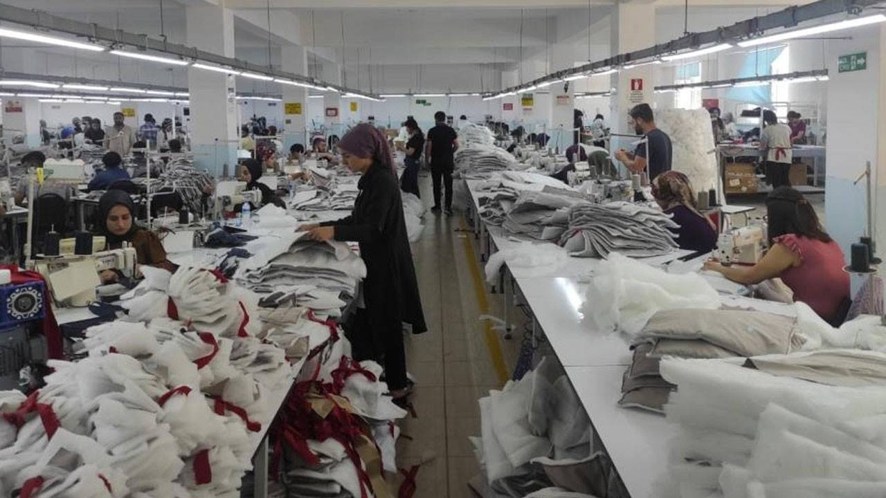 Devlet desteğiyle kurulan tekstil fabrikası kuruldu! 400 kişiye iş imkanı sağlandı