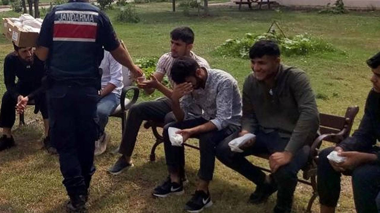İzmir'de 59 kaçak göçmen yakalandı
