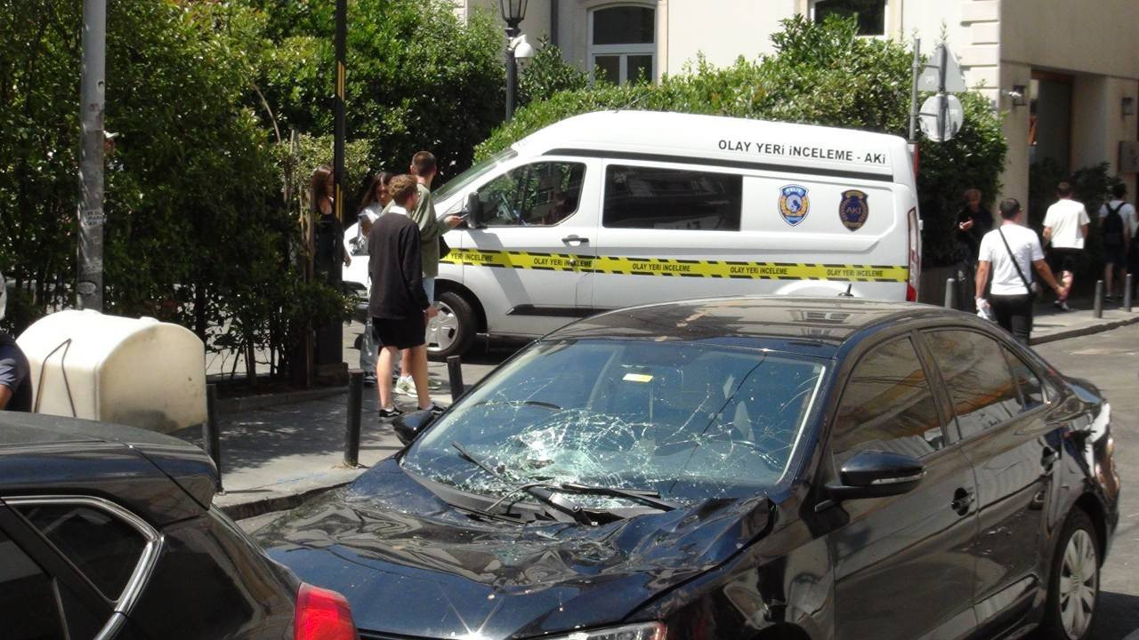 Beyoğlu'nda korkunç olay! Otelin 8'inci katından otomobilin üzerine düşen turist öldü