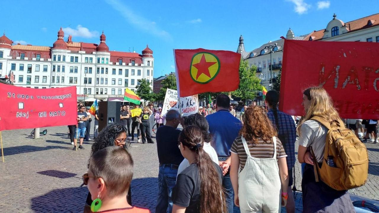 İsveç'te PKK yandaşları Türkiye yapılan anlaşmadan 3 gün sonra eylem yaptı