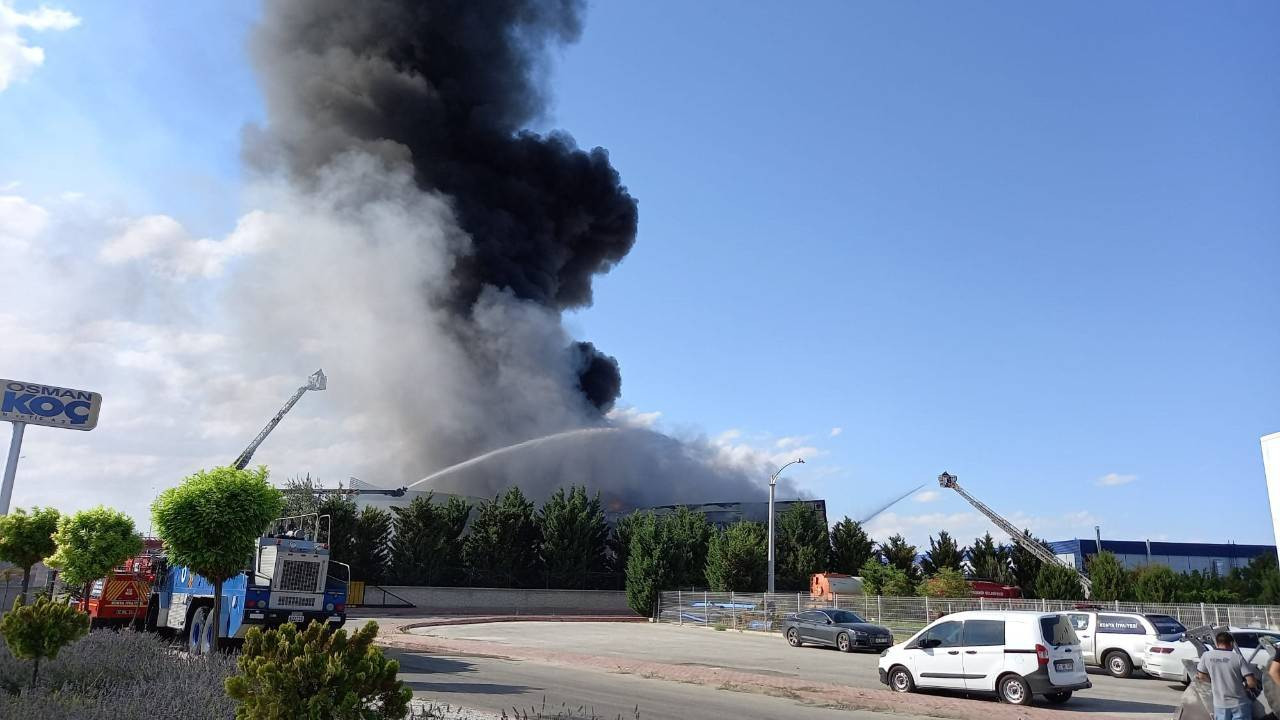Konya'da, boya fabrikasında yangın