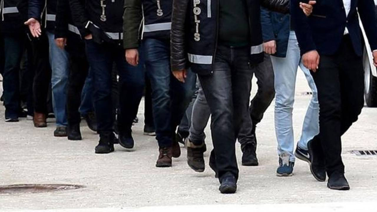 Adana’da kaçak 8 milyon 440 bin makaron ele geçirildi: 7 gözaltı