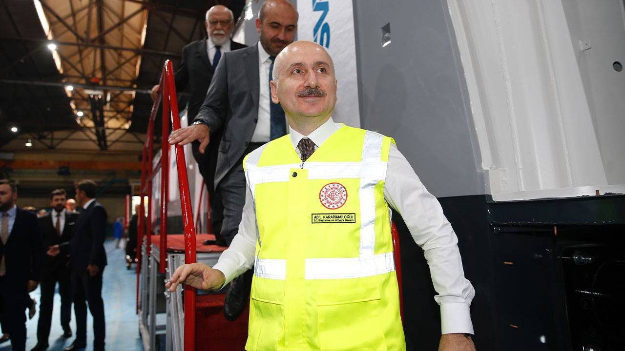Bakan Karaismailoğlu, Eskişehir'de TÜRASAŞ fabrikasında konuştu