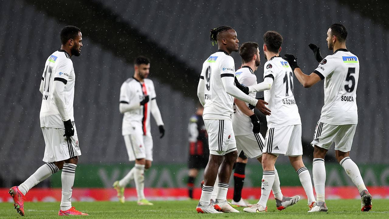 Beşiktaş, Karagümrük deplasmanından 1 golle çıktı