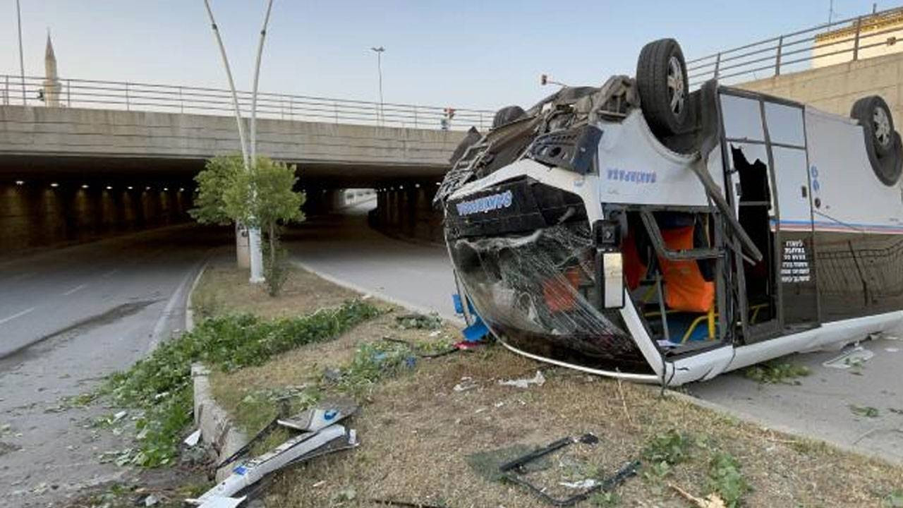 Adana'da otomobille kamyonetin çarpıştı! 6 kişi yaralandı