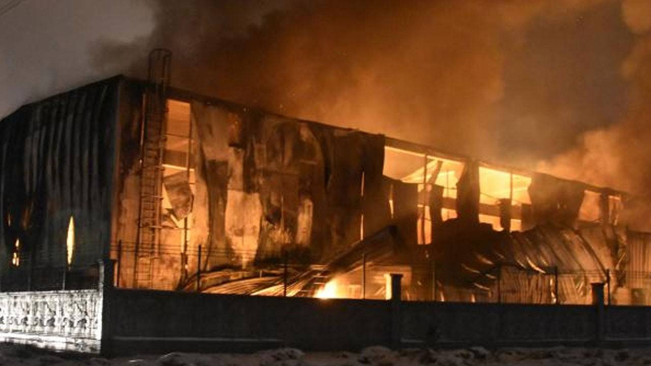 Sünger fabrikası yandı