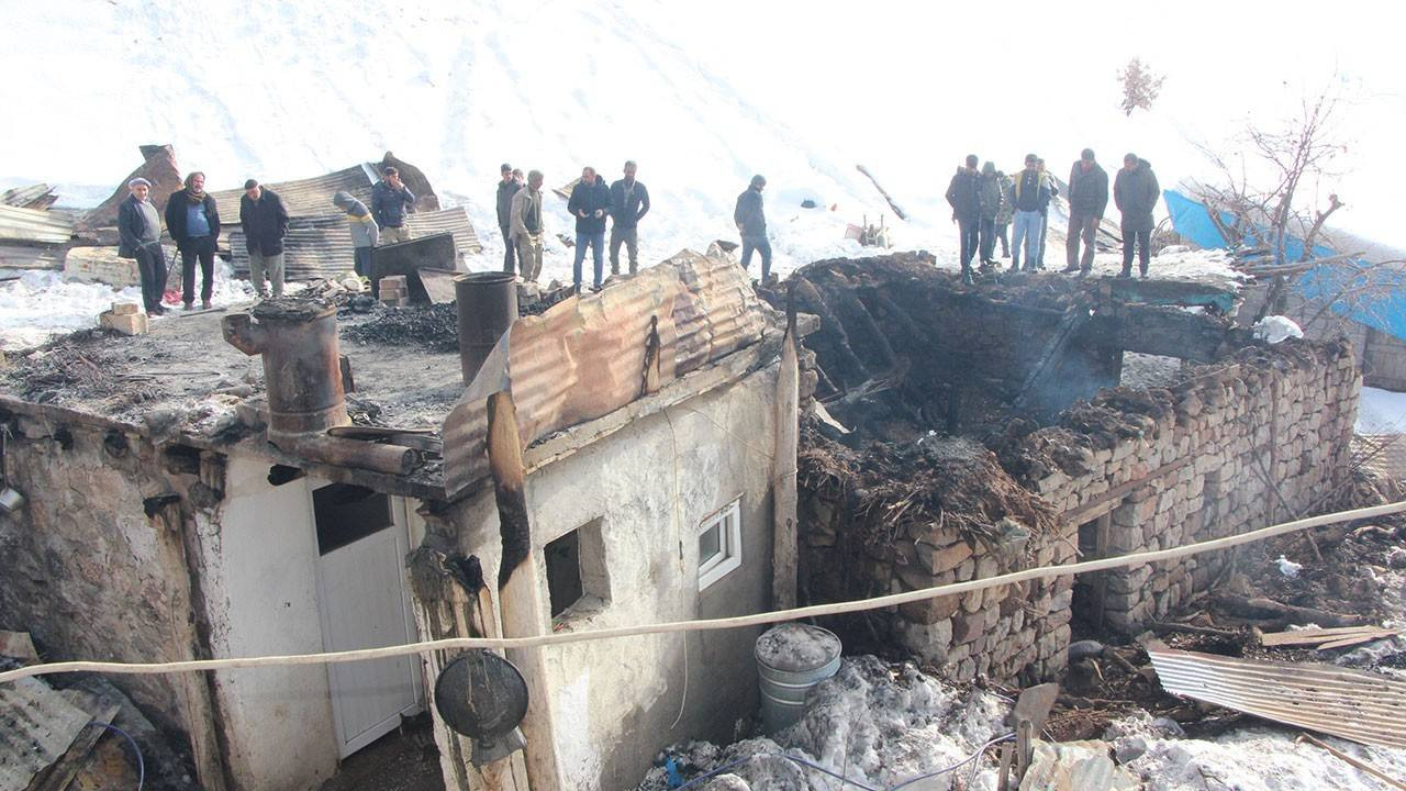 Şırnak'ta ahır yangınında 65 küçükbaş öldü
