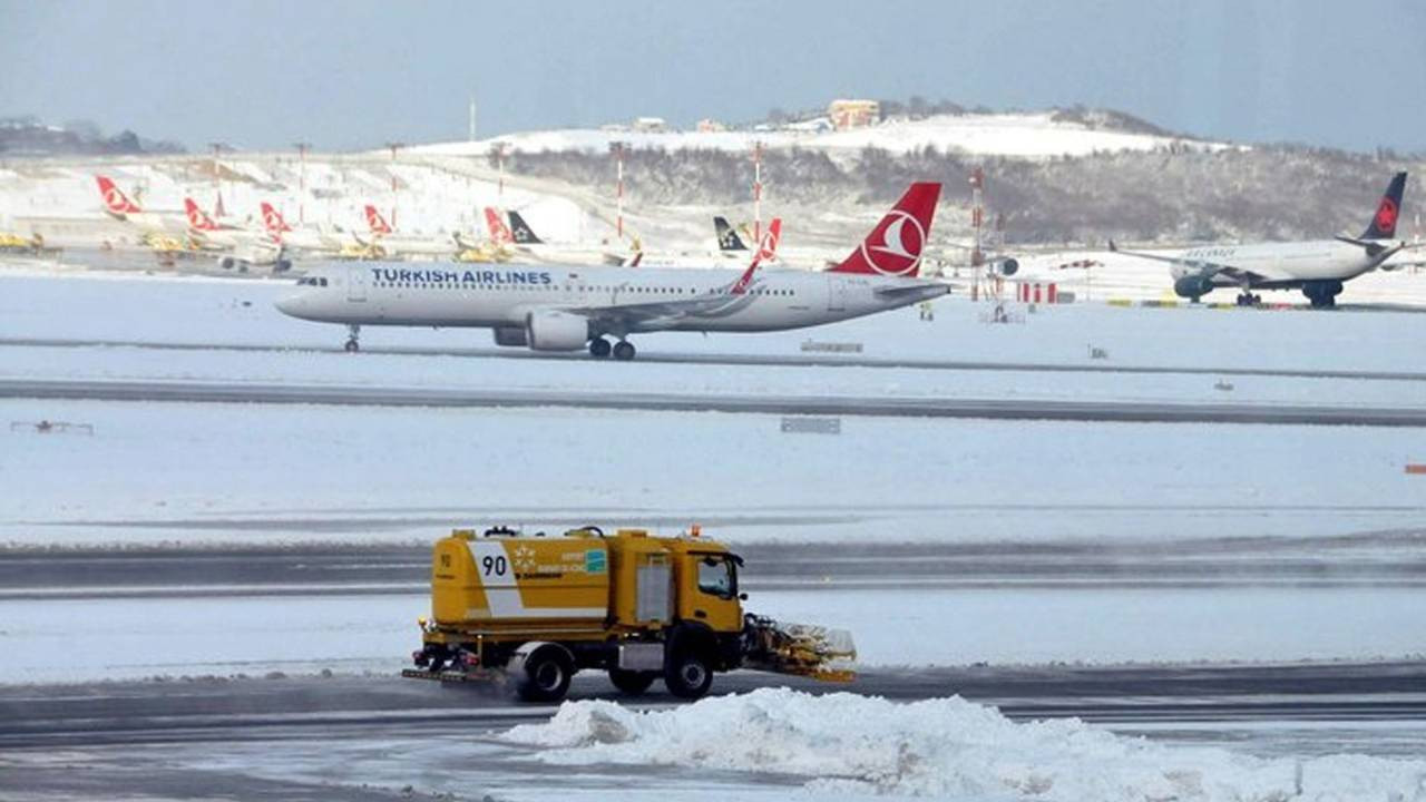 İstanbul Havalimanı'nda pistlerden biri uçuşlara açıldı