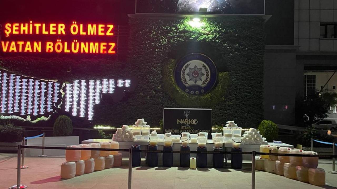 İstanbul'da 1️ ton 117 kilogram metamfetamin kristal ve sıvı ele geçirildi