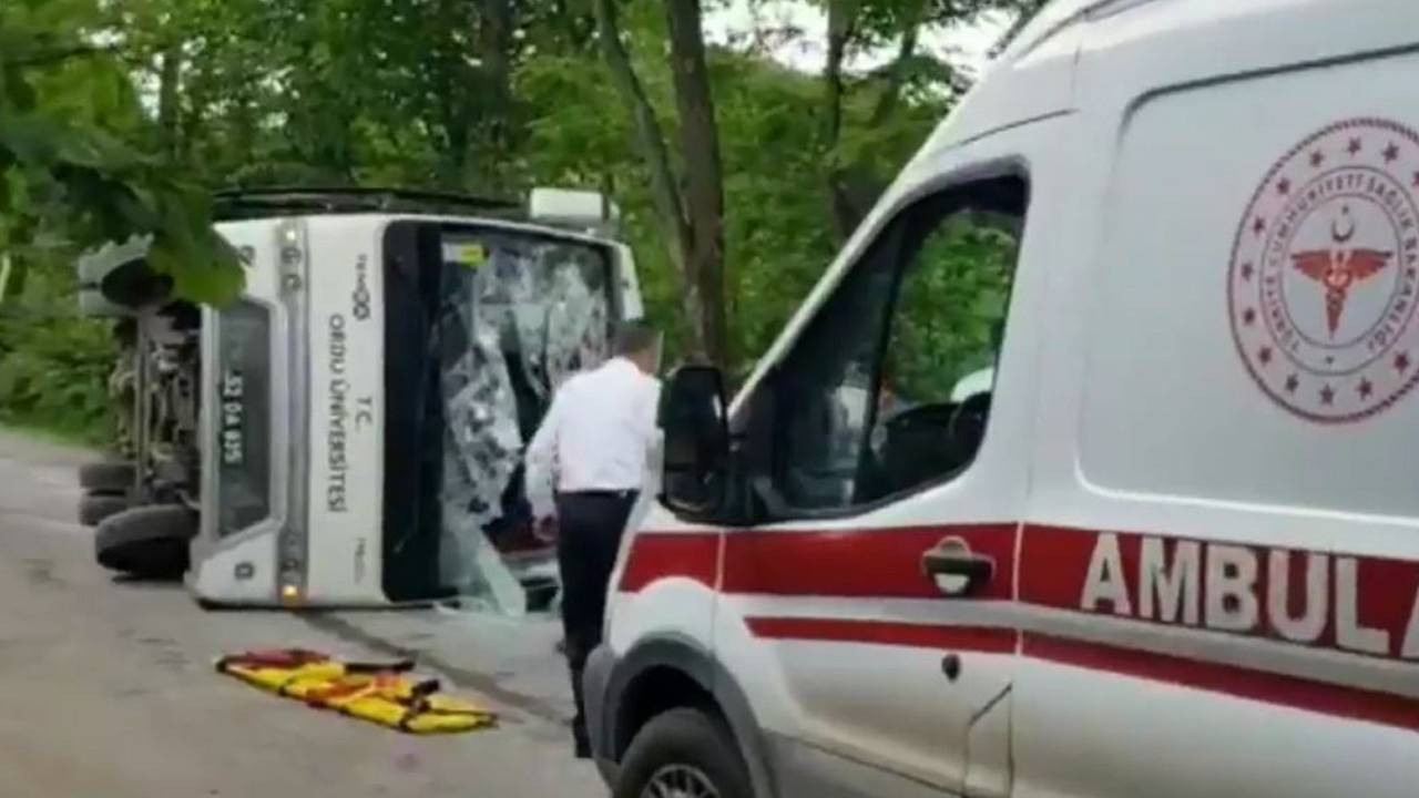 Ordu'da korkunç kaza! Öğretim görevlilerini taşıyan otobüs kaza yaptı: Dekan hayatını kaybetti