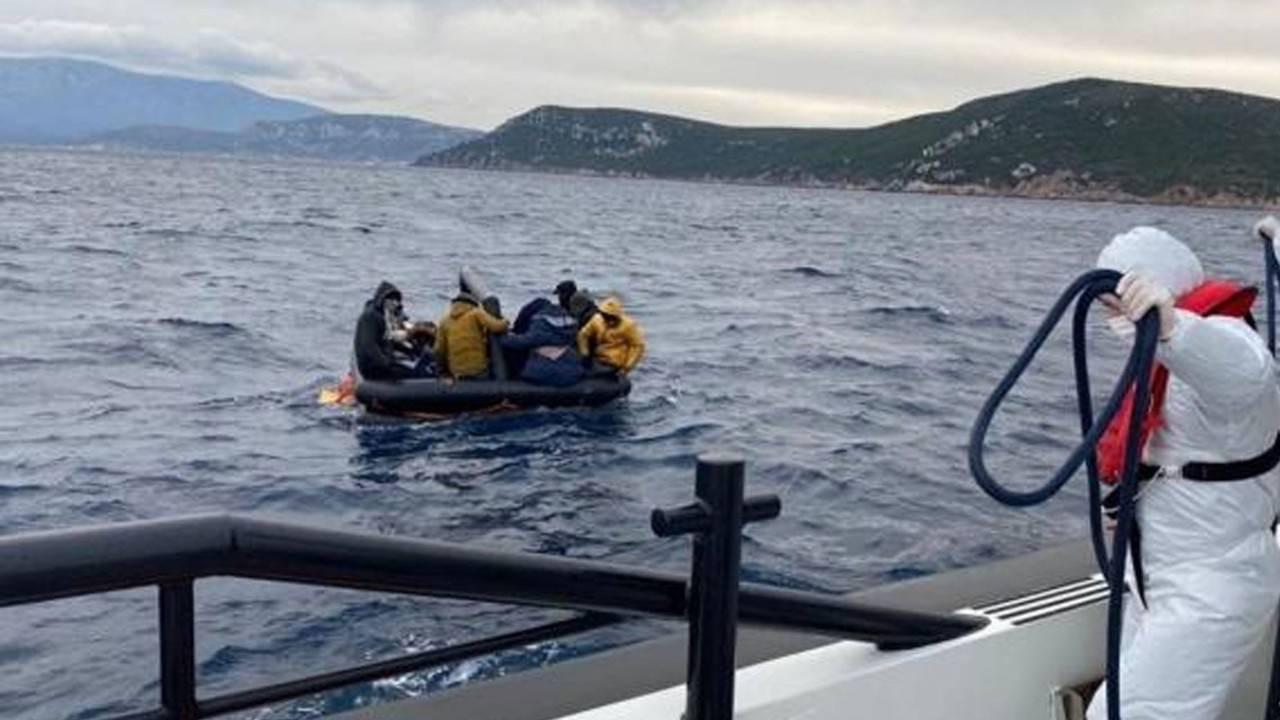 Türk kara sularına itilen 40 düzensiz göçmen kurtarıldı