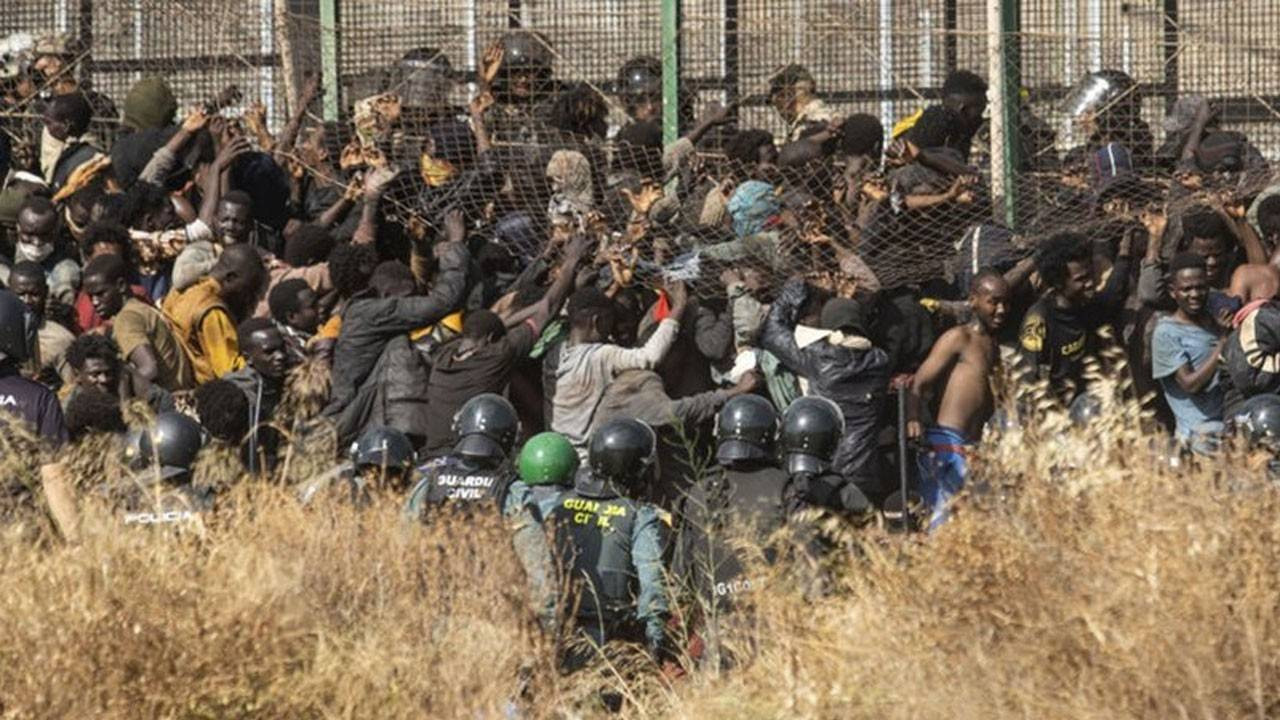 Fas'tan İspanya'ya yaşanan göçmen akınında facia: 23 ölü