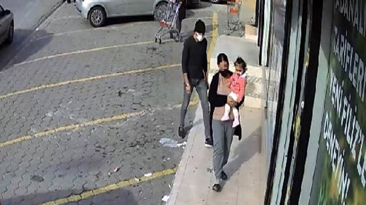 Kucağında bebeğiyle markete giren kadının cüzdanını çaldı