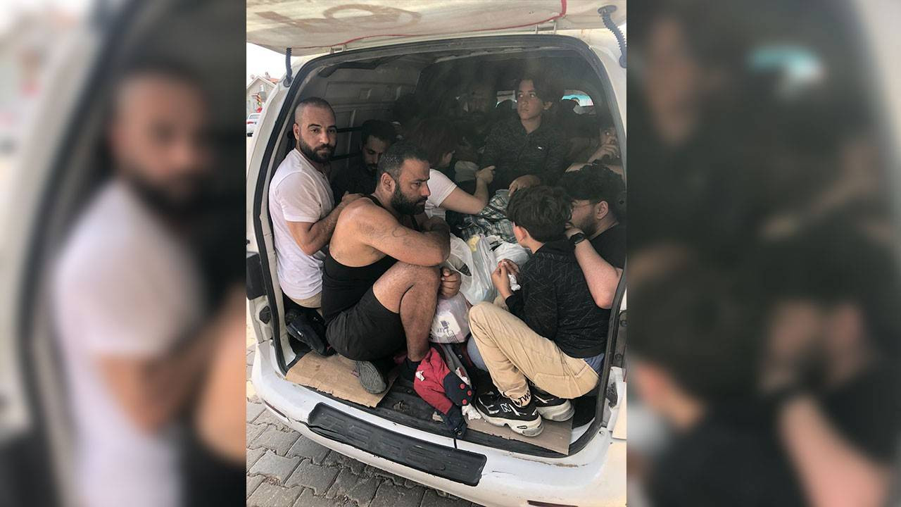 Muğla'da minibüste 19 düzensiz göçmen yakalandı