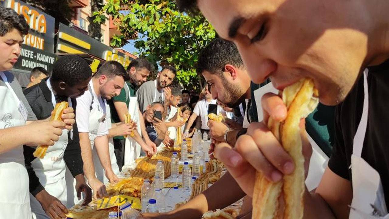 3 bin lira ödülü kazanabilmek için metrelerce börek yediler