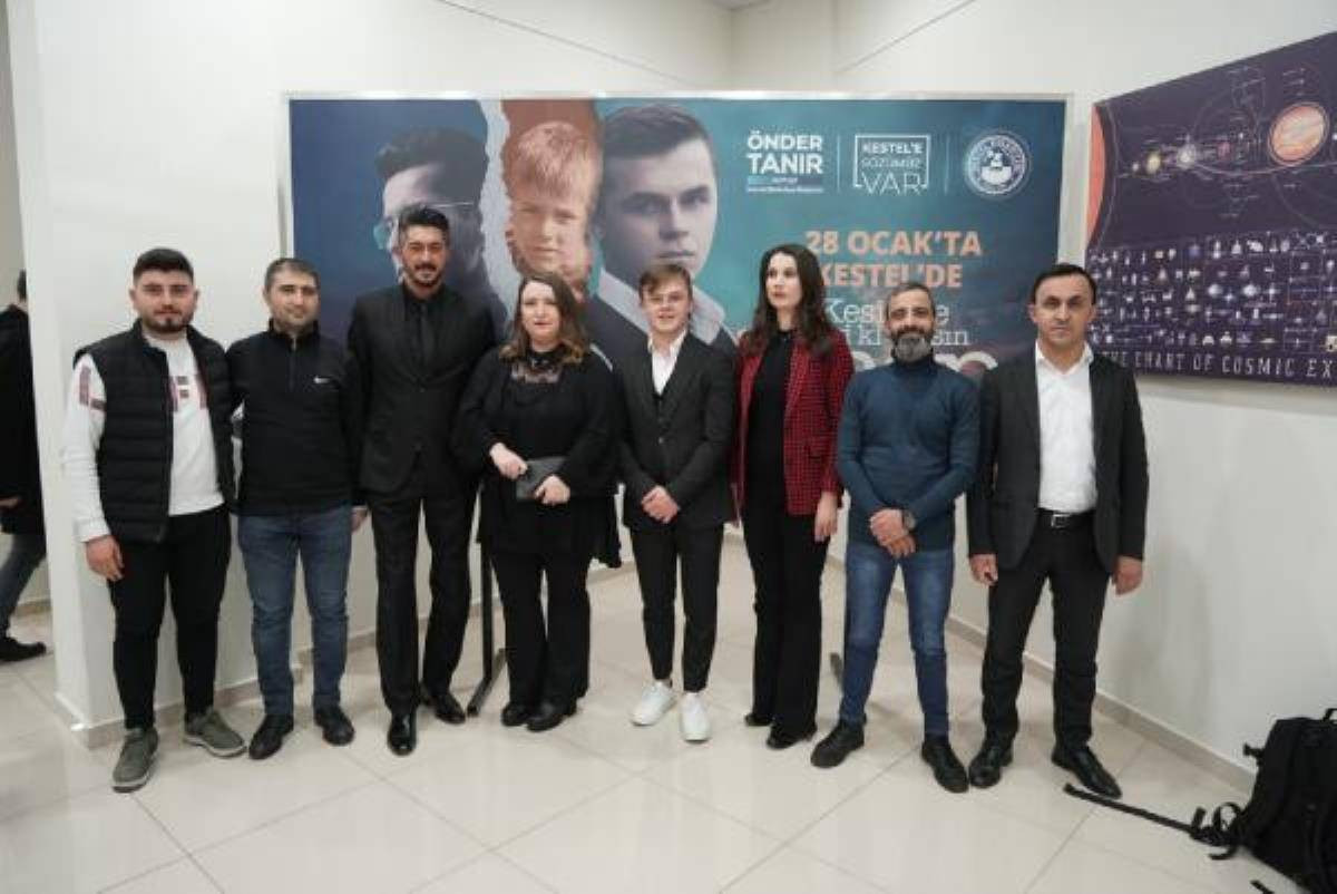 'Kesişme; İyi ki Varsın Eren' filminin Bursa'daki özel gösterimine oyuncular da katıldı