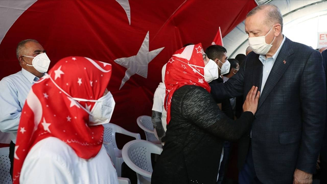 Erdoğan'dan Diyarbakır annelerine mesaj: Bu mücadele tarihe altın harflerle yazıldı